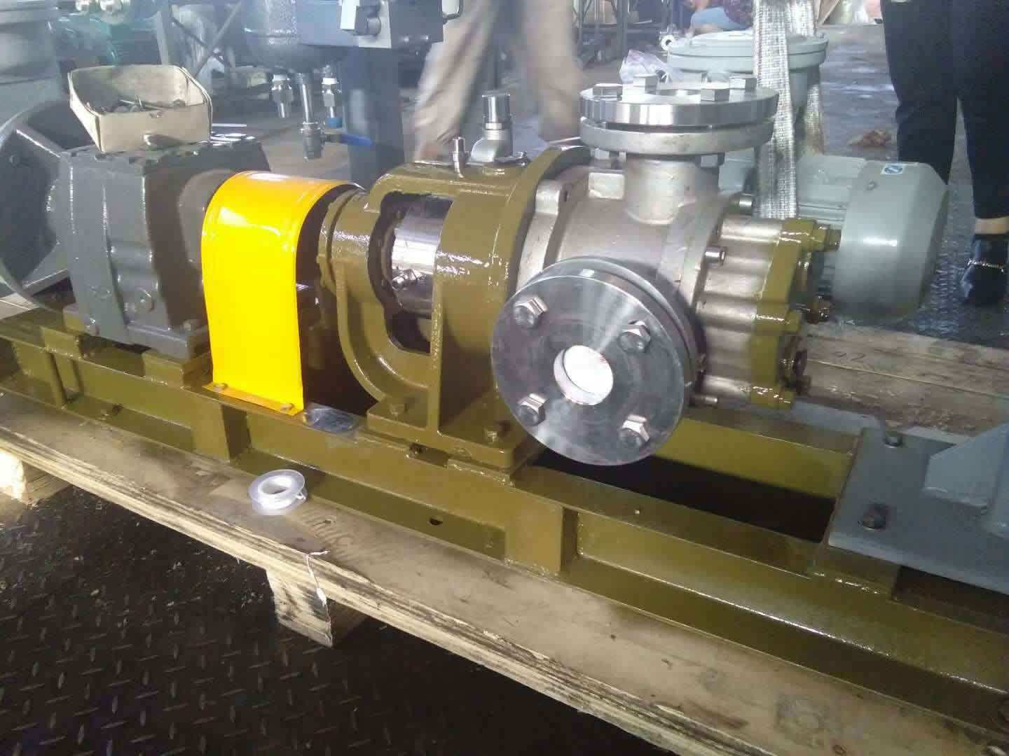 Molasses pump